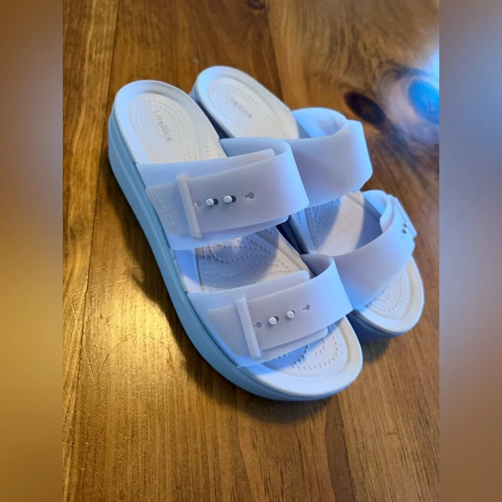 Crocs Brooklyn Buckle Low Wedge Purple Moon Women's 10 perfect condition - Picture 2 of 6